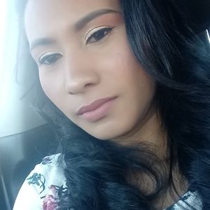 Meet your Posher, Dinia